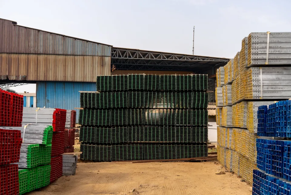 Cây sắt thép đủ cỡ